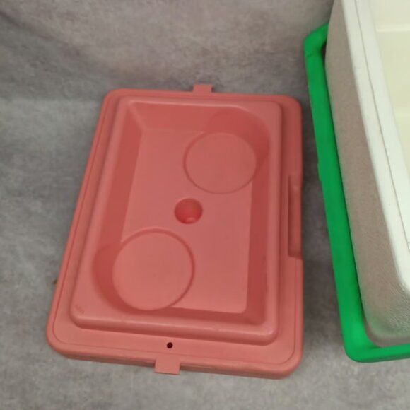 Vintage Retro Igloo 6 Personal Sized Cooler White, Pink and Neon Green - Picture 5 of 6